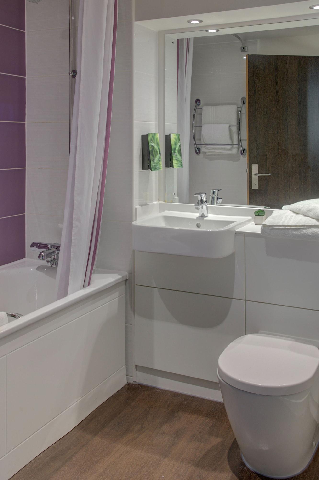 Premier Inn Huddersfield West Eksteriør bilde