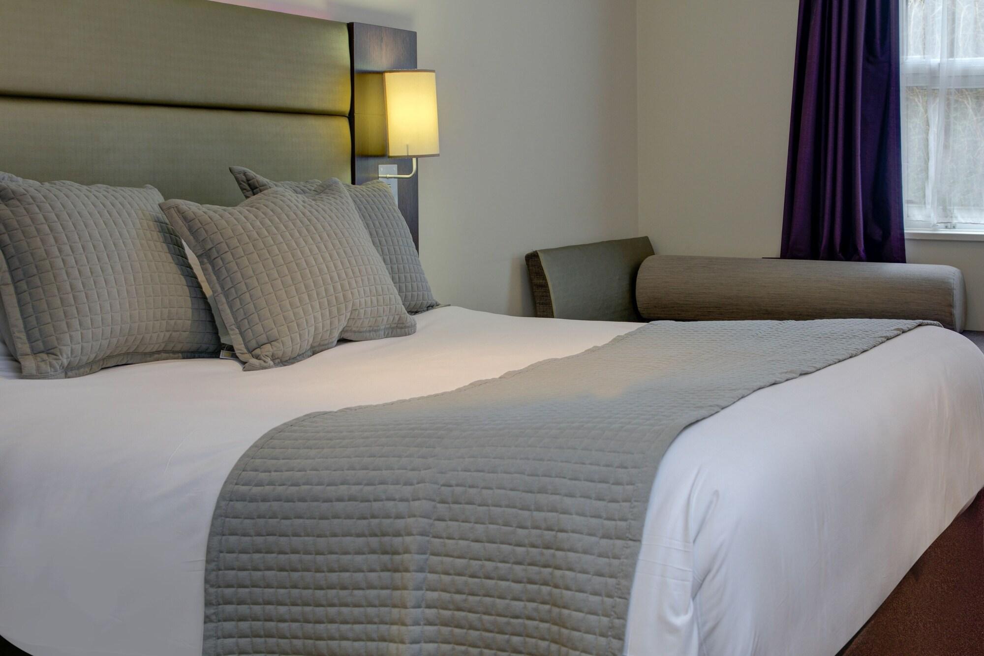 Premier Inn Huddersfield West Eksteriør bilde