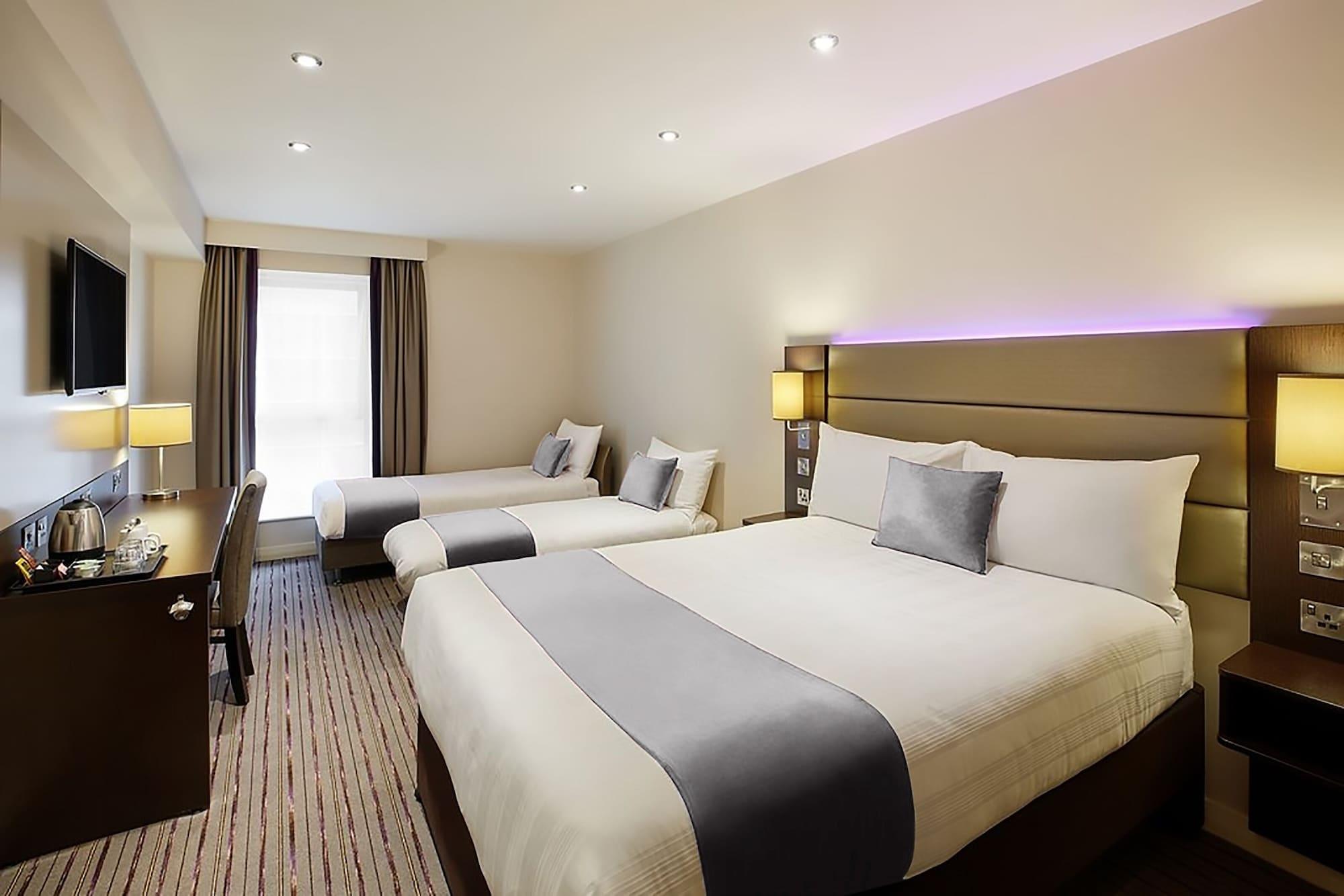 Premier Inn Huddersfield West Eksteriør bilde