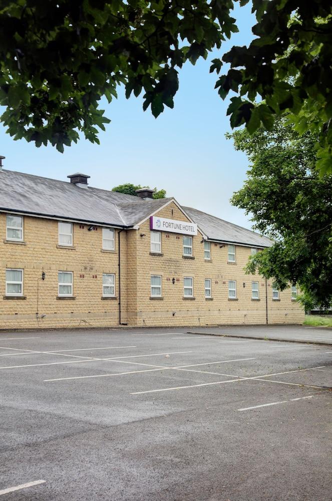 Premier Inn Huddersfield West Eksteriør bilde