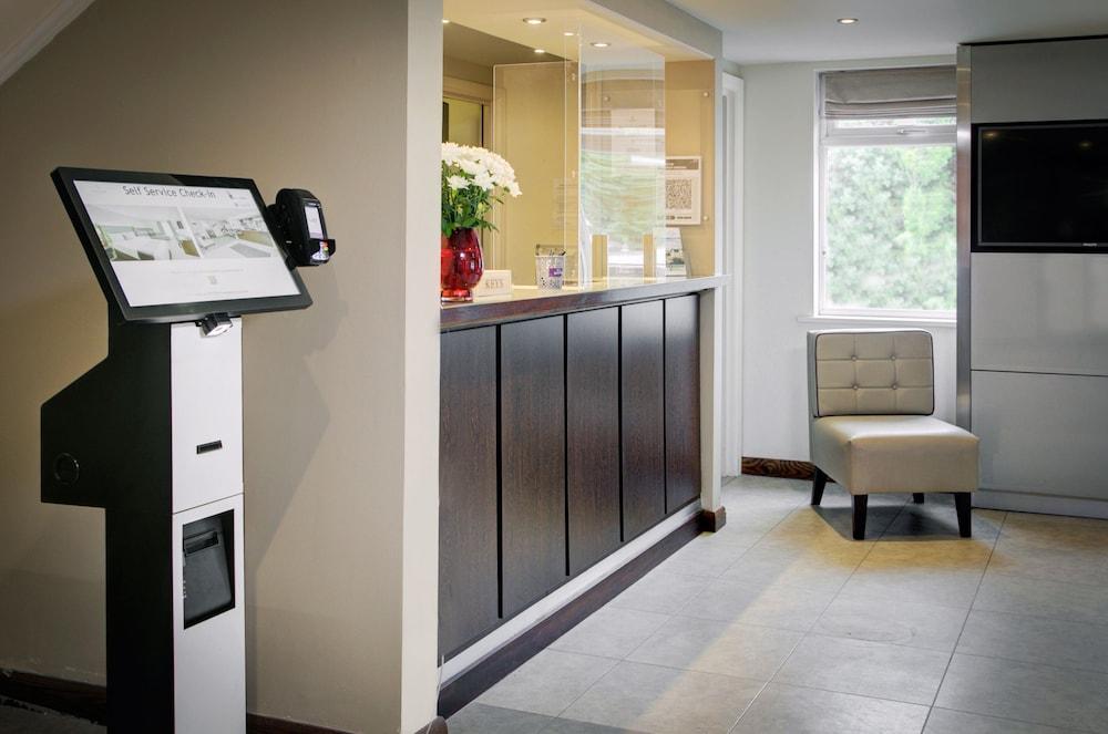 Premier Inn Huddersfield West Eksteriør bilde