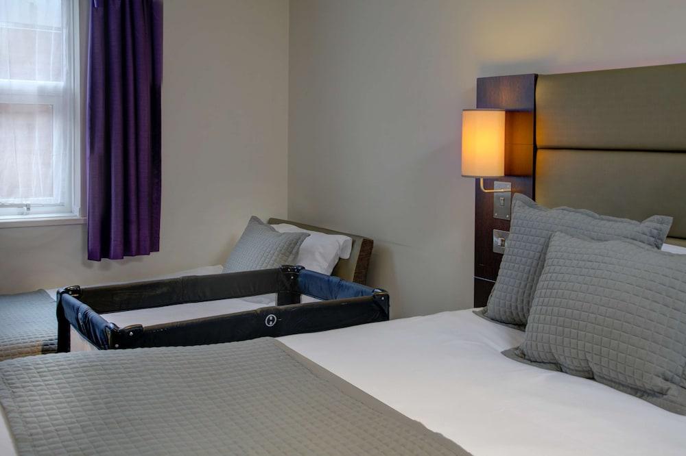 Premier Inn Huddersfield West Eksteriør bilde