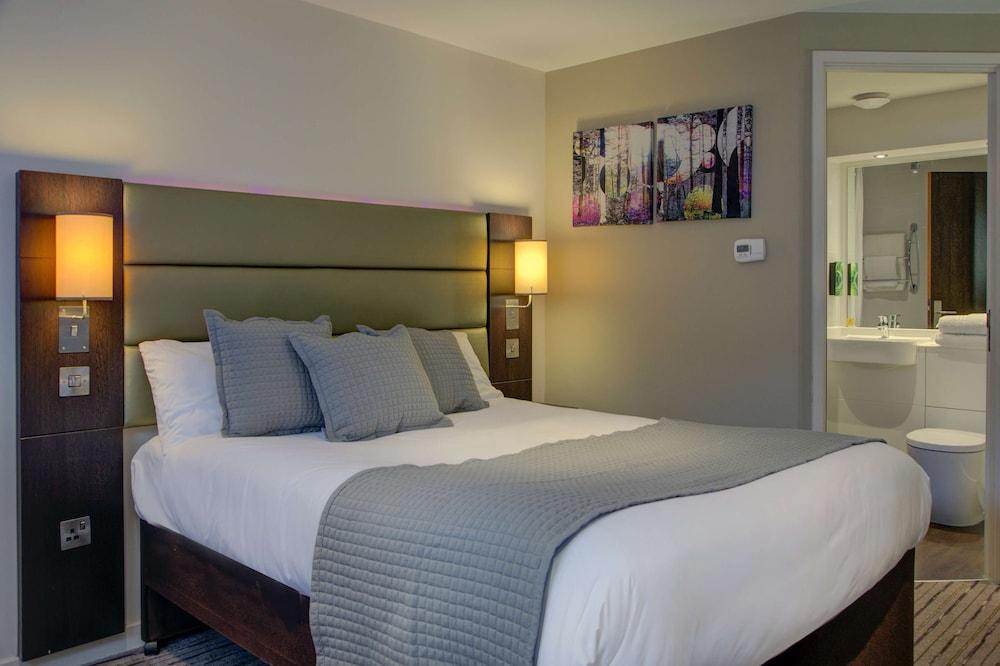 Premier Inn Huddersfield West Eksteriør bilde