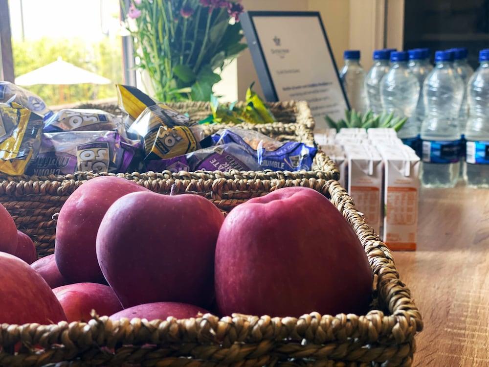 Premier Inn Huddersfield West Eksteriør bilde