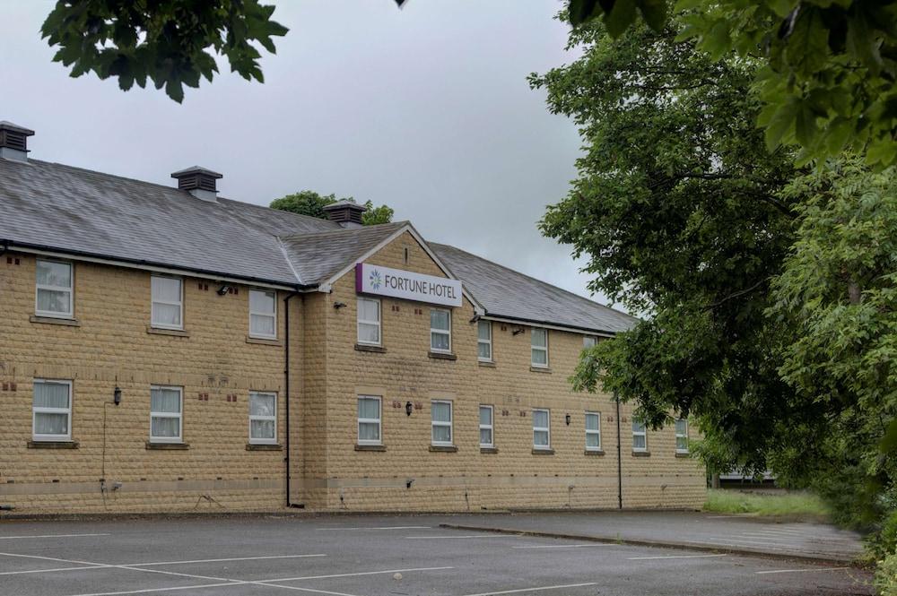 Premier Inn Huddersfield West Eksteriør bilde