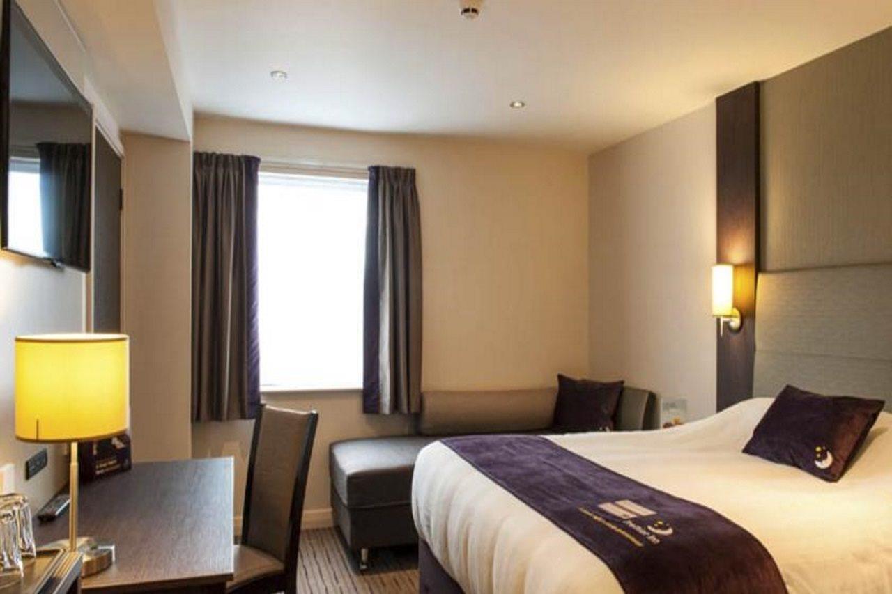 Premier Inn Huddersfield West Eksteriør bilde