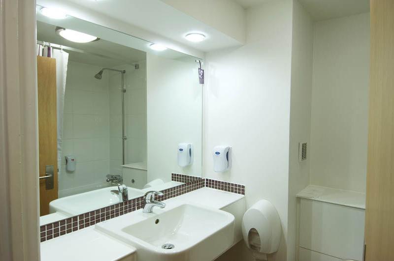 Premier Inn Huddersfield West Eksteriør bilde