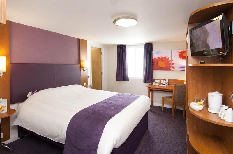 Premier Inn Huddersfield West Eksteriør bilde