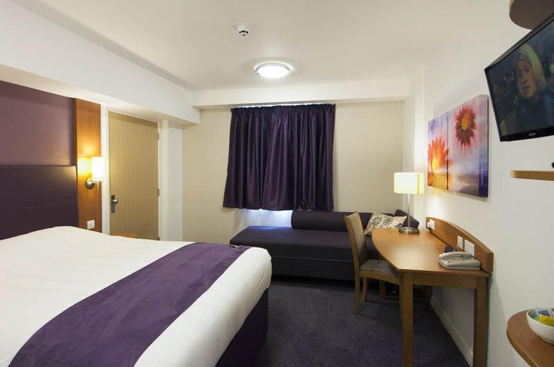 Premier Inn Huddersfield West Eksteriør bilde
