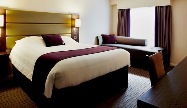 Premier Inn Huddersfield West Eksteriør bilde